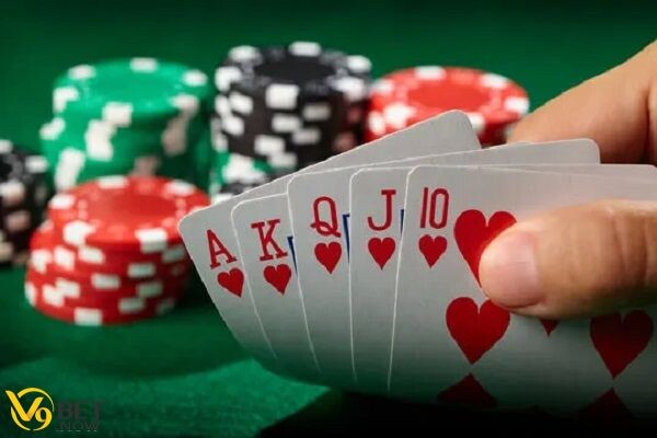 Hướng dẫn tân thủ cách chơi Poker V9Bet đơn giản, dễ dàng