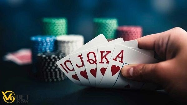 Chia sẻ kinh nghiệm đánh Poker V9Bet dễ thắng lớn từ cao thủ